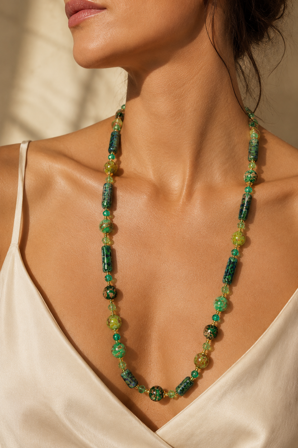 Collana Atene in vetro di Murano e avventurina, 55 cm, indossata